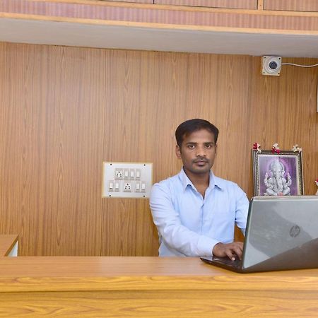 ホテルShreyas Residency マイソール エクステリア 写真